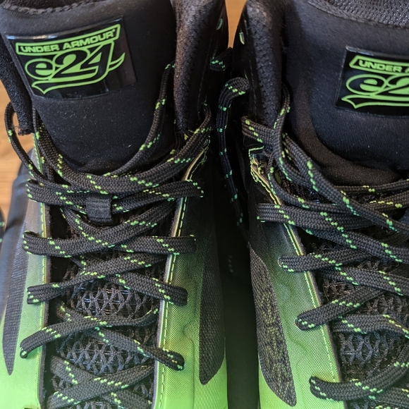 Runners.Men's size 11 ...lime green and black Under Armour - Picture 3 of 15
